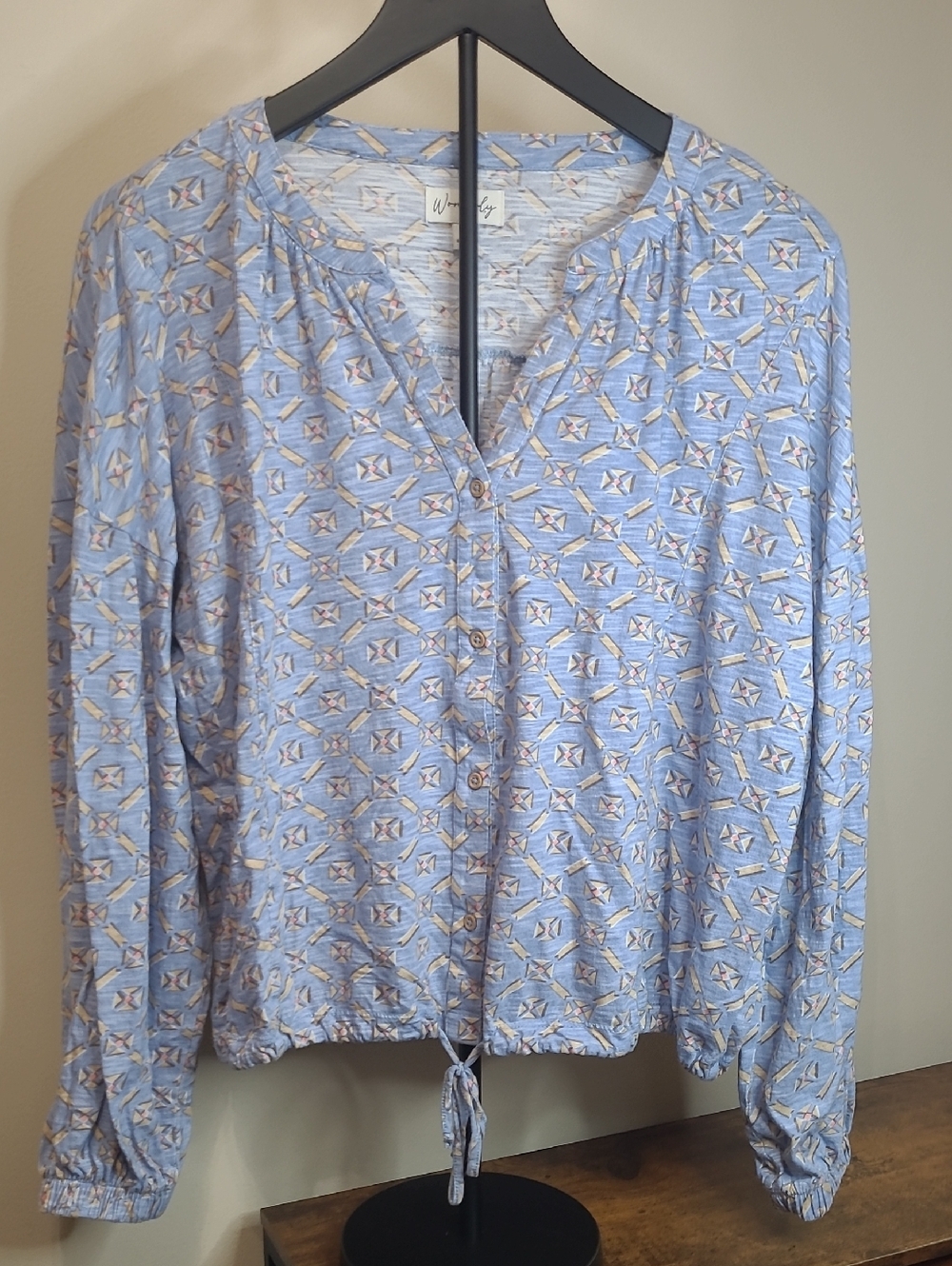 Wonderly Blue Patterned Button-Front Blouse with Tie Hem size Large